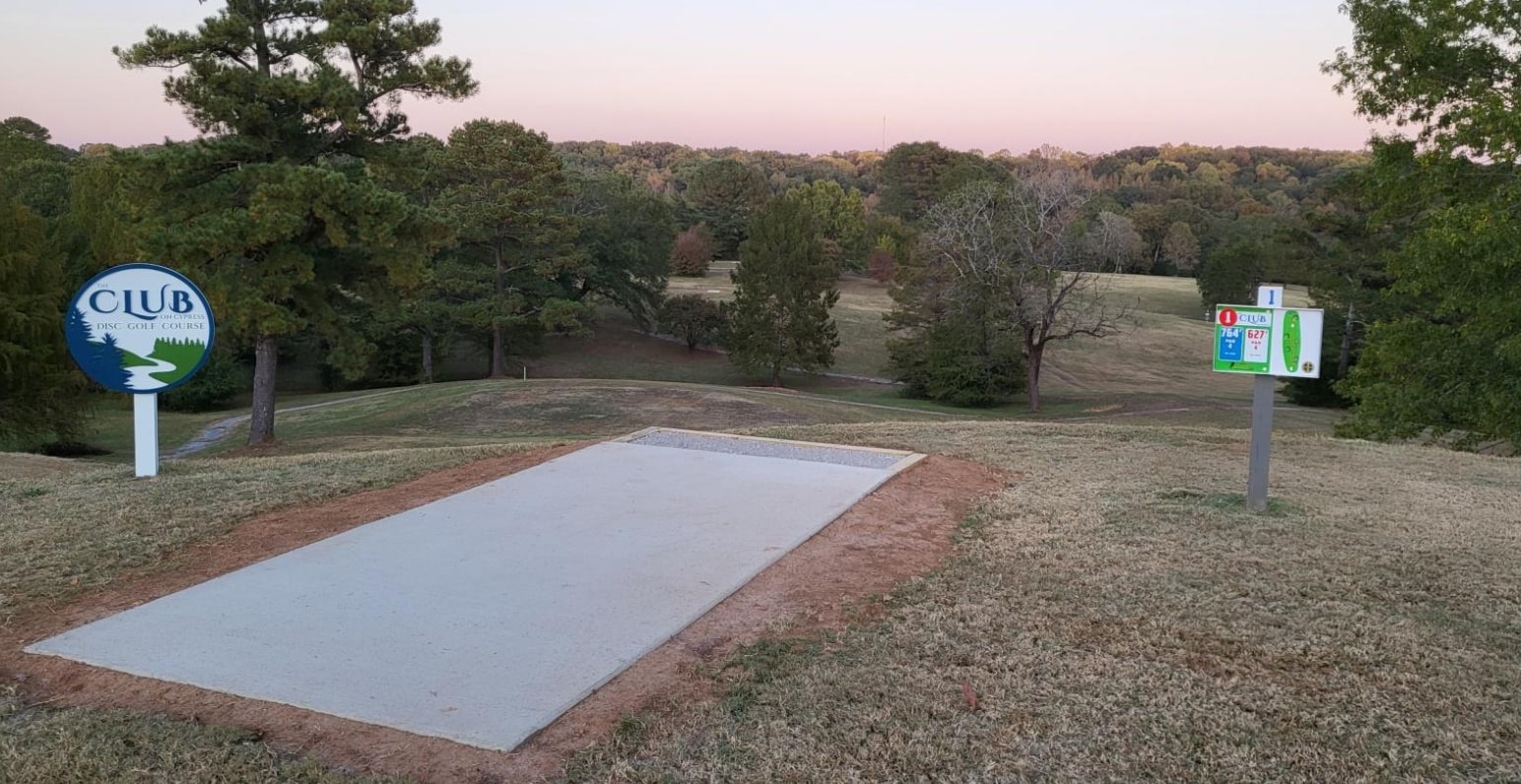 Putt sign guides players on scenic golf course.